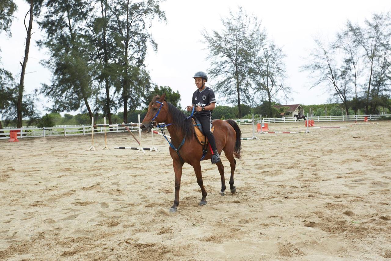 Terengganu Equestrian Resort Kuala Terengganu Exterior foto